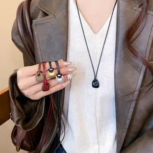 Collana Minimalista con Pendente Quadrato in Lega Geometrica Catena Lunga per Maglione da Donna Gioielli Quotidiani Vintage