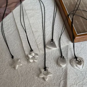 Collana con Ciondolo a Cuore Stella Fiore Irregolare Argento Opaco Minimalista per Donna Collana a Catena in Corda Versatile