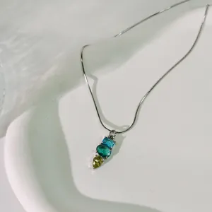 Minimalistische Titanstahl Mehrfarbige Strass Anhänger Halskette Mode Schlangenkette Schlüsselbeinkette Für Damen Schmuck