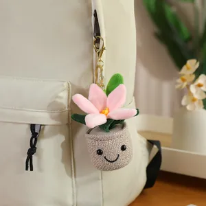 Portachiavi a forma di vaso di fiori in peluche con petali rosa e base sorridente per borse