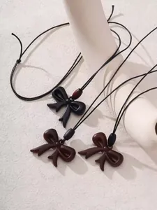 Vue détaillée de colliers pendentifs nœud rétro avec cordon noir réglable de style chinois