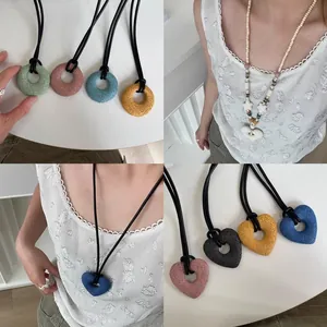 Collar con Colgante de Corazón y Redondo de Piedra Volcánica Natural Textura de Lava para Mujer y Hombre Joyería de Cadena Larga de Cuero