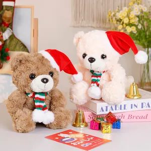 Zwei niedliche Weihnachts-Teddybären Plüschtiere mit roten Mützen und festlichen Schals
