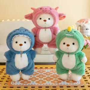Drei niedliche Plüschteddybären in bunten Tier-Onesies für eine Heimdekoration
