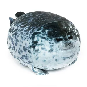 Simpatico cuscino di peluche a forma di foca paffuta con motivo a macchie grigie