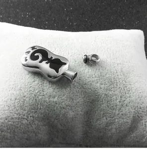 Pendentif d'urne pour animaux en forme de chat en acier avec motif de patte noire