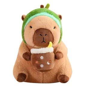 Peluche de carpincho adorable con gorro verde y té de burbujas, muñeco suave de regalo