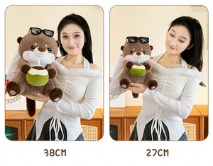 Simpatico peluche a forma di lontra con cocco, confronto taglie da 27 cm e 38 cm