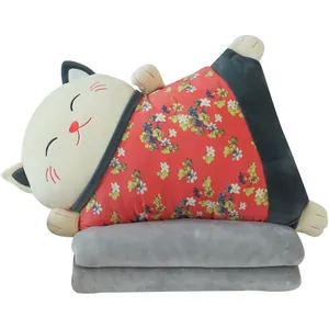 Lindo cojín de peluche japonés Maneki-neko con kimono floral y manta gris 2 en 1