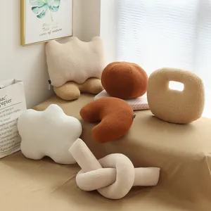 Coussins en peluche irréguliers de style nordique en forme de nuage et de balle