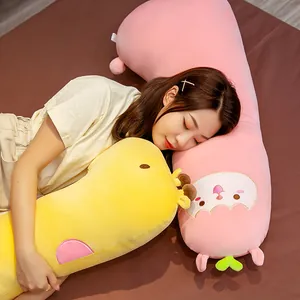 Coussin long en peluche douce avec des motifs d'animaux pour un sommeil confortable