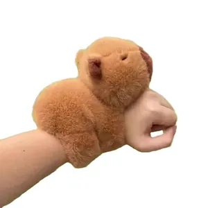 Bracelet peluche capybara doux jouet mignon de poignet d'animal pour des enfants