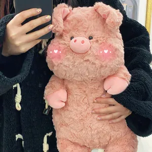 Lindo peluche de cerdo Bobowa rosa con textura de piel extra suave y esponjosa en brazos