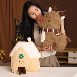 Coussins de Noël festifs en peluche avec motifs de renne et maison en pain d'épices déco.