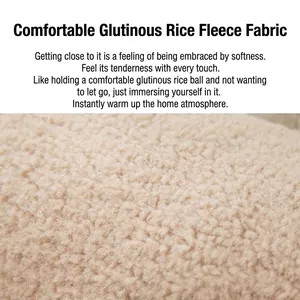 Detailweergave van zachte beige sherpa-fleece voor gezellige winterhandwarmerkussens