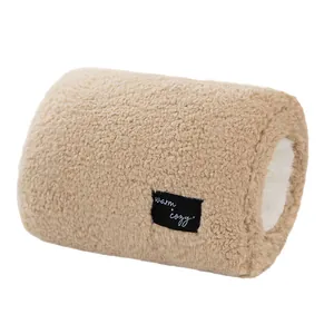 Zacht pluche handwarmer kussen met fleece textuur voor winterse warmte en comfort