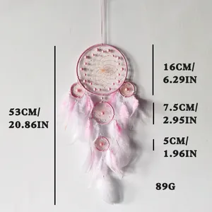 Detaillierte Maße des rosa-weißen Fünf-Ring-Traumfängers mit echten Federn