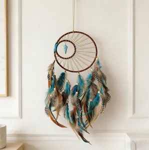 Atrapasueños bohemio con plumas verde azulado y marrón para decoración de pared hogar