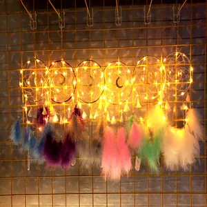 Handgemaakte Dromenvanger Wanddecoratie Met LED Warm Licht Maan Hanger Veer Dromenvanger Voor Huis Kerstcadeau