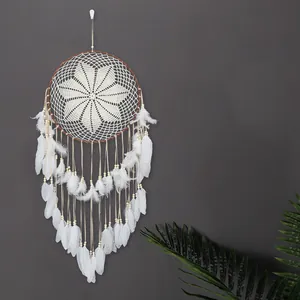Grand attrape-rêves blanc bohème au crochet avec plumes pour décoration murale scandinave