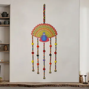 Scacciapensieri pavone dipinto a mano con perle colorate e campanelli metallici