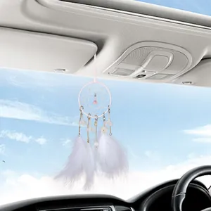 Eleganter weißer Feder-Traumfänger-Autoanhänger mit Blumenanhängern und Perlen