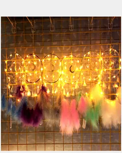 Atrapasueños de luna hechos a mano con luces LED cálidas y plumas de colores decor