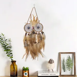 Atrapasueños de búho hecho a mano con plumas decoración de pared estilo boho