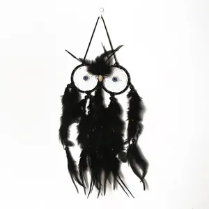 Atrapasueños de búho hecho a mano con plumas negras para decoración de pared