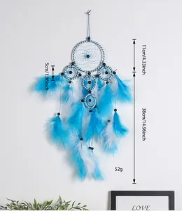 Blauer Traumfänger mit fünf Ringen und Federn mit detaillierten Größen- und Gewichtsangaben.