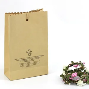 Umweltfreundliche Geschenktüte aus Kraftpapier mit Traumfänger-Druck und Wellenrand