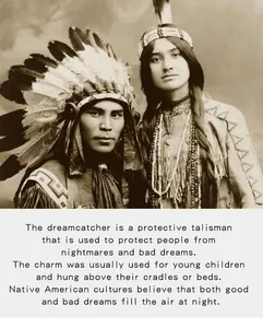 Foto vintage y texto informativo sobre la historia cultural y el origen de los atrapasueños