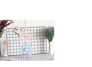 Attrape-rêves artisanal avec plumes colorées pour décoration murale intérieure