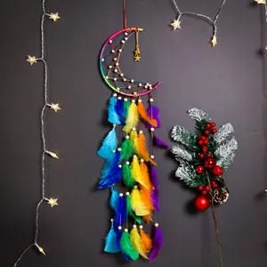 Atrapasueños de luna arcoíris con plumas y estrellas doradas para decoración de pared