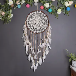 Atrapasueños bohemio grande blanco con plumas y cuentas para decoración de paredes