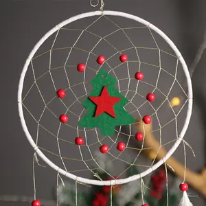Handgemaakte Kerst dromenvanger wanddecoratie met groene boom en rode ster kraal versiering