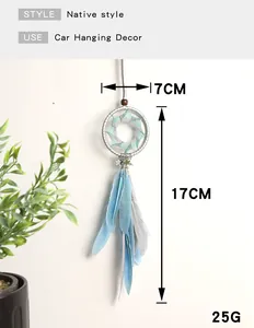 Detalle de atrapasueños para coche con plumas azules y altura de 17 cm