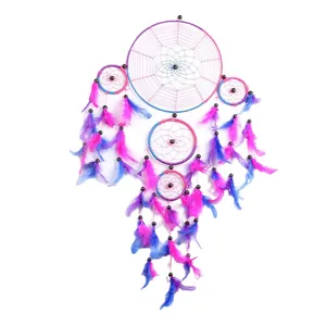 Boho-Traumfänger mit 5 Ringen, rosa und lila Federn für die Wanddekoration im Haus
