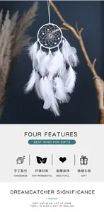 Attrape-rêves blanc fait main avec plumes douces pour décoration de chambre style forêt