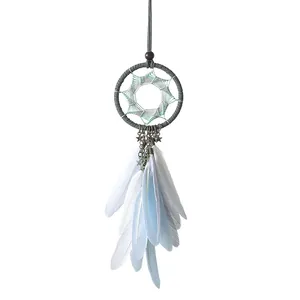 Atrapasueños artesanal para coche con plumas azules y colgantes de estrellas metálicas
