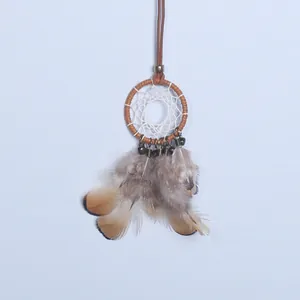 Acchiappasogni vintage fatto a mano per auto con piume e piccole campane decorative