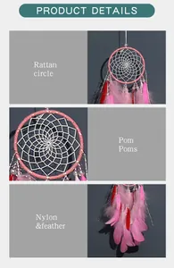 Vistas detalladas del atrapasueños rosa con aro de ratán, suaves pompones y plumas.