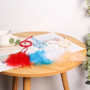Atrapasueños de colores estilo nórdico con plumas para decoración de interiores