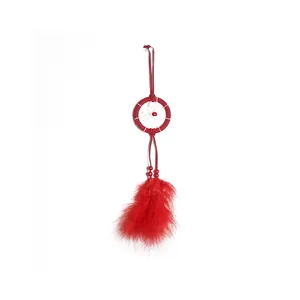 Atrapasueños nórdico rojo para coche con plumas vibrantes y cuentas de decoración