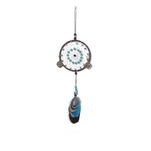 Decorativo colgante de coche atrapasueños vintage con cuentas de turquesa y plumas azules