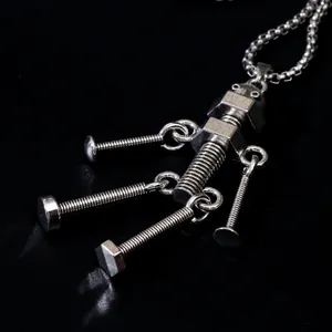Collier avec pendentif robot de style punk fait d'écrous et de boulons avec chaîne