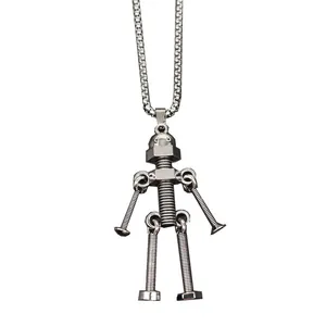 Collier pendentif robot style punk unique fait de boulons et d'écrous sur chaîne box argentée.