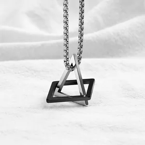 Minimalistische Titanstahl-Halskette mit ineinandergreifenden Dreieck- und Quadrat-Anhängern