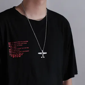 Collar con colgante de avión de acero de titanio minimalista para estilo hip hop urbano