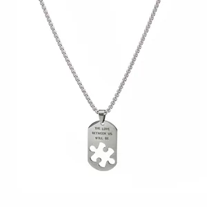 Collana minimalista in acciaio al titanio argento con ciondolo a puzzle per coppie
